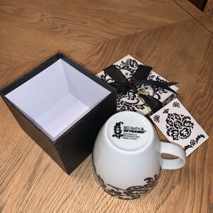NIB Bed, Bath & Beyond “Versailles'' Porcelain Damask Coffee Tea Cup Mug